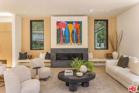 Tiny photo for 1749 Mandeville Lane, Los Angeles, CA 90049 (MLS # 25593959)