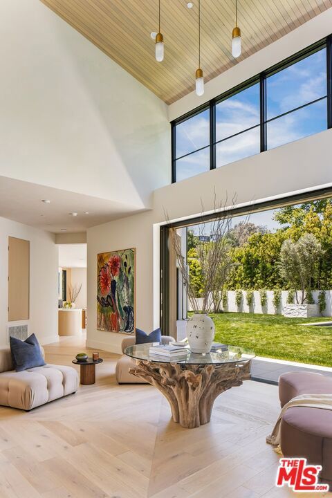 Tiny photo for 1749 Mandeville Lane, Los Angeles, CA 90049 (MLS # 25593959)