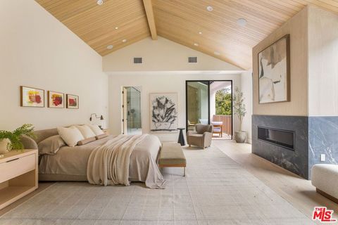 Tiny photo for 1749 Mandeville Lane, Los Angeles, CA 90049 (MLS # 25593959)