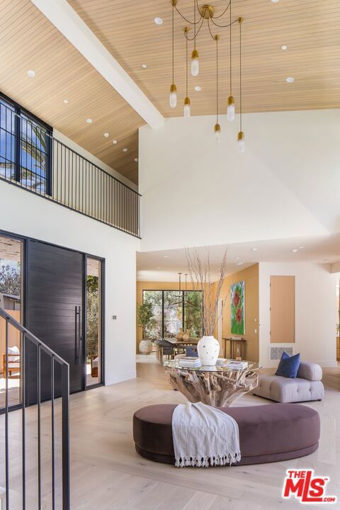 Tiny photo for 1749 Mandeville Lane, Los Angeles, CA 90049 (MLS # 25593959)