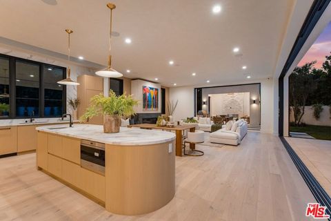 Tiny photo for 1749 Mandeville Lane, Los Angeles, CA 90049 (MLS # 25593959)