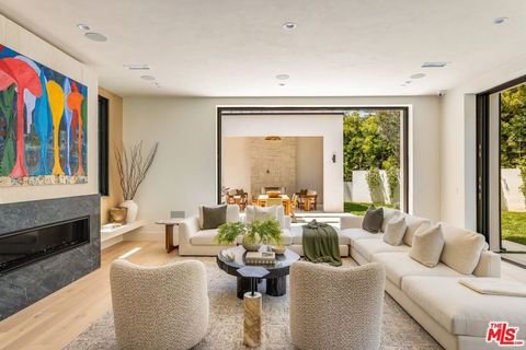 Tiny photo for 1749 Mandeville Lane, Los Angeles, CA 90049 (MLS # 25593959)