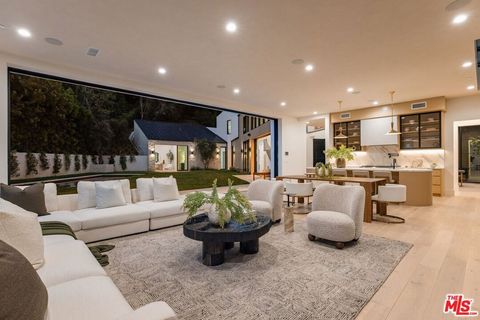 Tiny photo for 1749 Mandeville Lane, Los Angeles, CA 90049 (MLS # 25593959)