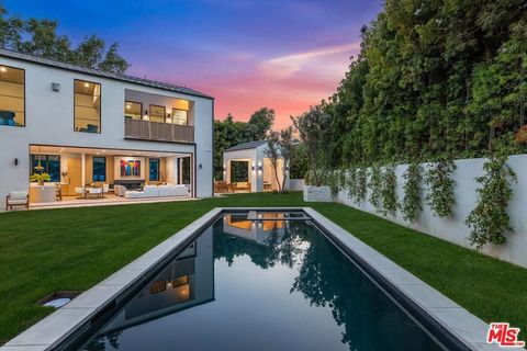 Tiny photo for 1749 Mandeville Lane, Los Angeles, CA 90049 (MLS # 25593959)