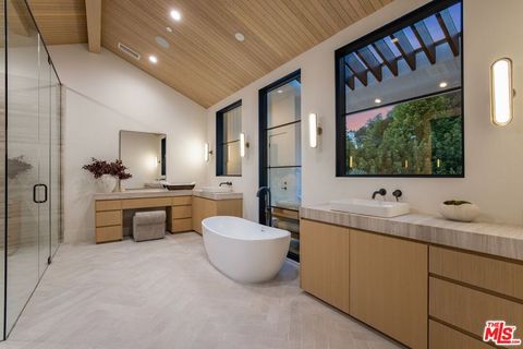 Tiny photo for 1749 Mandeville Lane, Los Angeles, CA 90049 (MLS # 25593959)