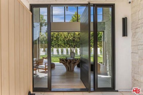 Tiny photo for 1749 Mandeville Lane, Los Angeles, CA 90049 (MLS # 25593959)