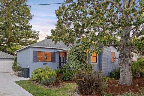Photo of 219 29th Avenue, San Mateo, CA 94403 (MLS # ML82046382)