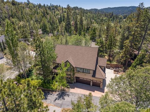 Photo of 1034 Teakwood Dr, Lake Arrowhead, CA 92352 (MLS # IG26049386)