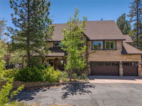 Photo of 1034 Teakwood Dr, Lake Arrowhead, CA 92352 (MLS # IG26049386)