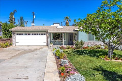 Photo of 11 E Crescent Ave, Redlands, CA 92373 (MLS # IG26060522)