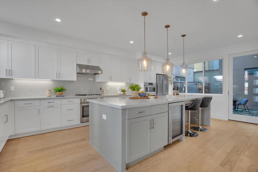 Properties 3 15107 Shore Drive