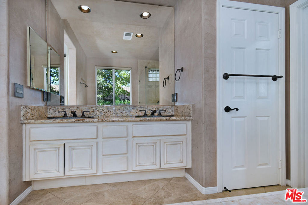 El Encanto - Residential