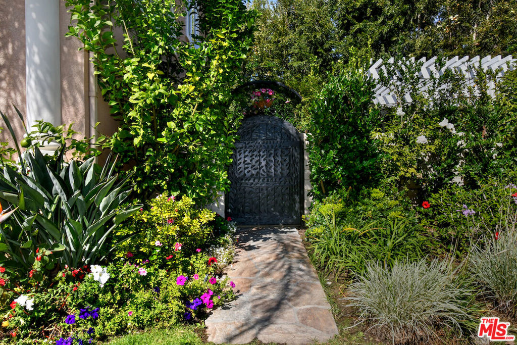 El Encanto - Residential