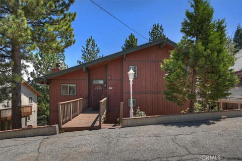 Photo of 1781 Nob Hill CIR, Running Springs, CA 92382 (MLS # IG26186143)