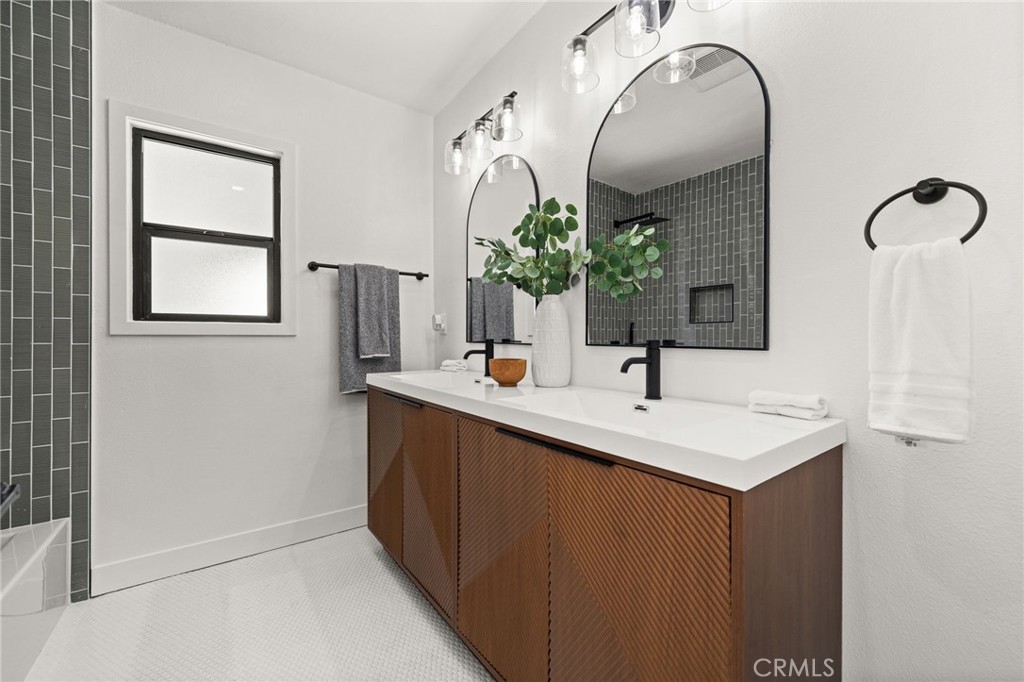 Los Altos/North of Fwy (LNF) - Residential