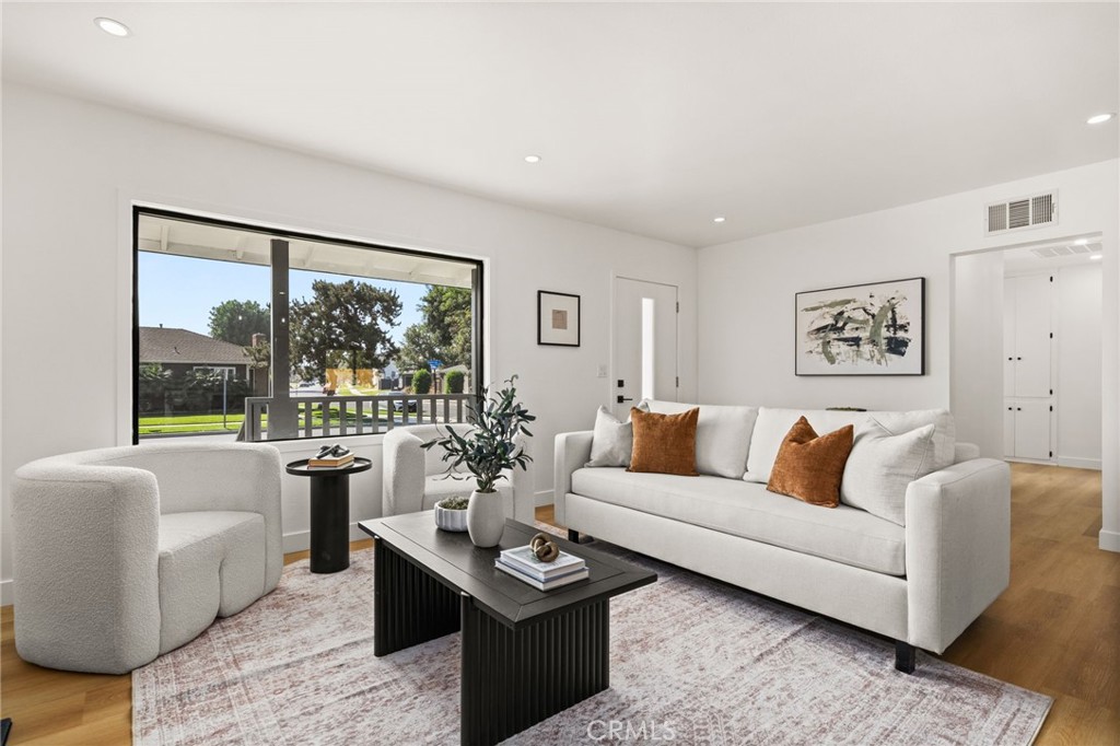 Los Altos/North of Fwy (LNF) - Residential