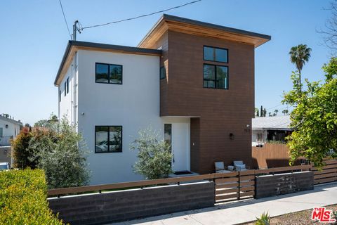 Photo of 2512 Berkeley Avenue, Los Angeles, CA 90026 (MLS # 25547411)