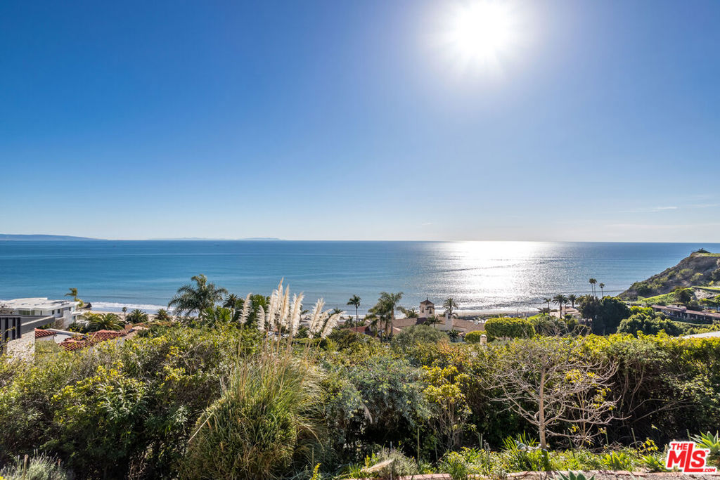 Properties 2 324 Aderno Way