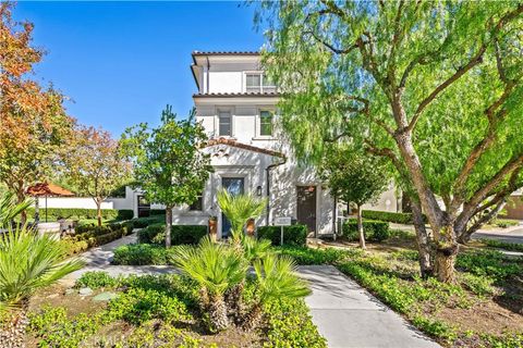 Photo of 26265 Prima Way Way, Saugus, CA 91350 (MLS # SR25238903)