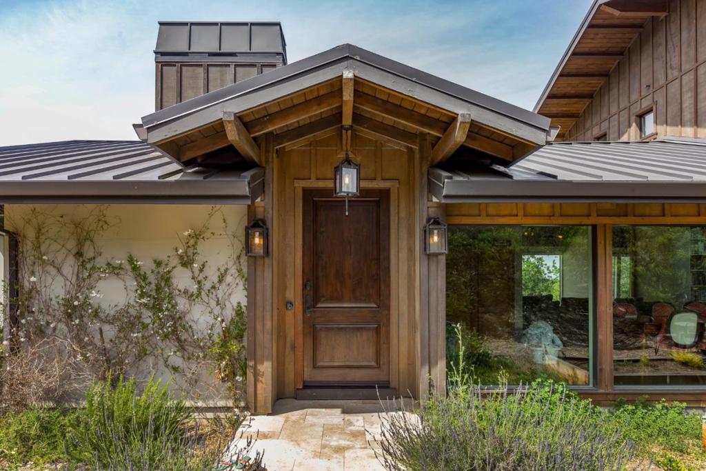 Effectively built 2016, modern farmhouse with all the trimmings. Stunning views, tastefully rebuilt home and close-in location. MDA 11,830, MFA 5,000