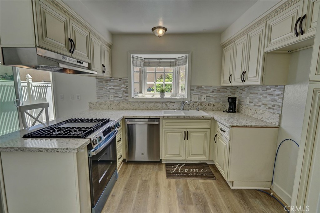 17077 Los Modelos Street