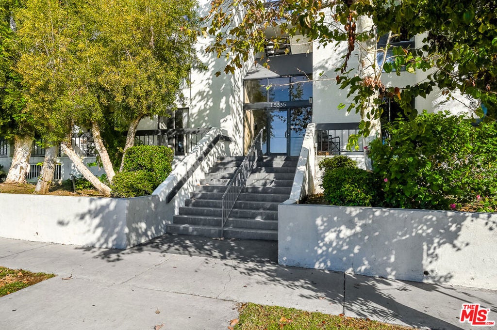 15335 Magnolia Boulevard 214
