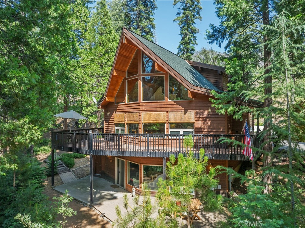 Tucked into the peaceful trees of Mariposa Pines, this beautiful Cedar home offers the perfect mix of rustic charm and modern comfort. Featuring stunning cedar vaulted ceilings and dramatic floor-to-ceiling windows, the open-concept living area is flooded with natural light and views of the surrounding forest. The updated kitchen boasts sleek quartz countertops and flows seamlessly into the living and dining spaces, ideal for entertaining or relaxing.
This thoughtfully designed home offers one bedroom on the main floor and a private upstairs primary suite, creating a comfortable and flexible layout. Downstairs, the fully finished lower level features a wall of windows, private deck access, and can serve as a third bedroom, guest suite, second living area, or home office, whatever fits your lifestyle best.
Step outside to enjoy the spacious deck and patio, a seasonal creek, and the serenity of a wooded 1-acre lot. A paved driveway, 2-car garage, and generator add to the convenience of this mountain retreat. Whether you're searching for a full-time residence or weekend getaway, this one checks all the boxes.