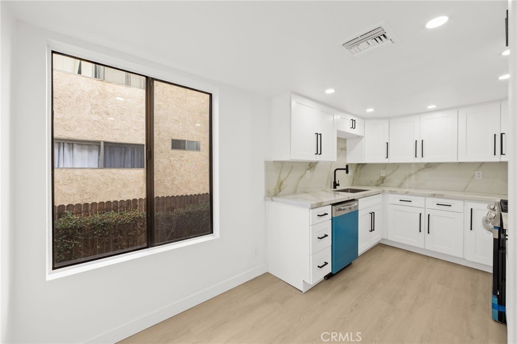 5009 Woodman Avenue 113