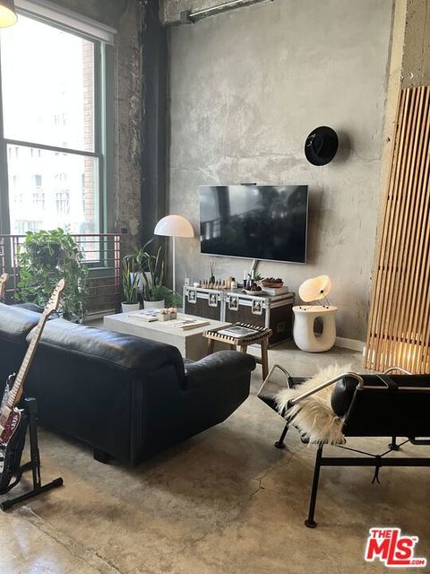 Photo of 711 S Olive Street #511, Los Angeles, CA 90014 (MLS # 25621925)