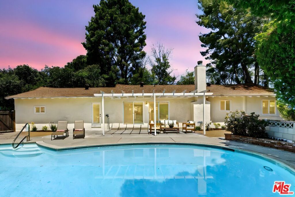 Photo of 18352 Ludlow Street, Porter Ranch, CA 91326 (MLS # 25594235)