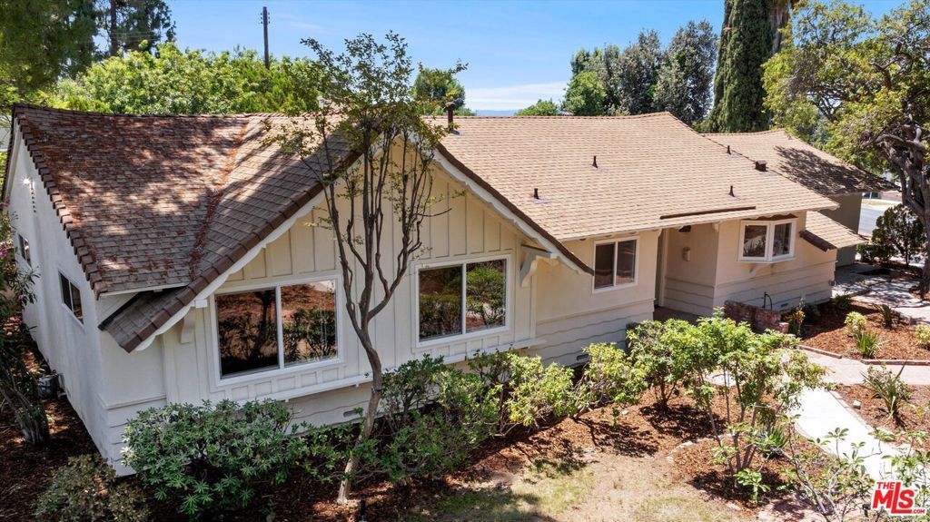 Photo of 18352 Ludlow Street, Porter Ranch, CA 91326 (MLS # 25594235)