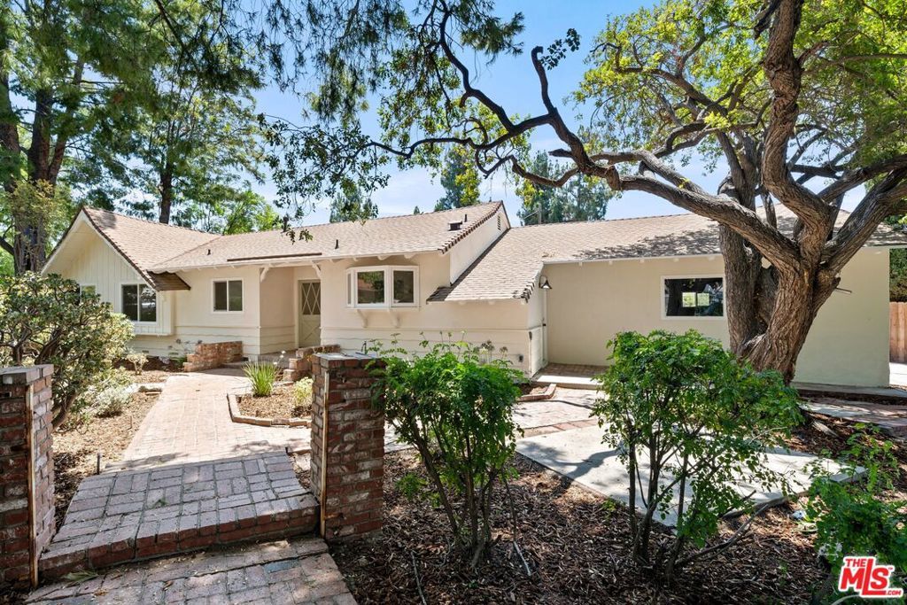 Photo of 18352 Ludlow Street, Porter Ranch, CA 91326 (MLS # 25594235)