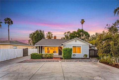 Photo of 839 E Citrus AVE, Redlands, CA 92374 (MLS # TR26174462)