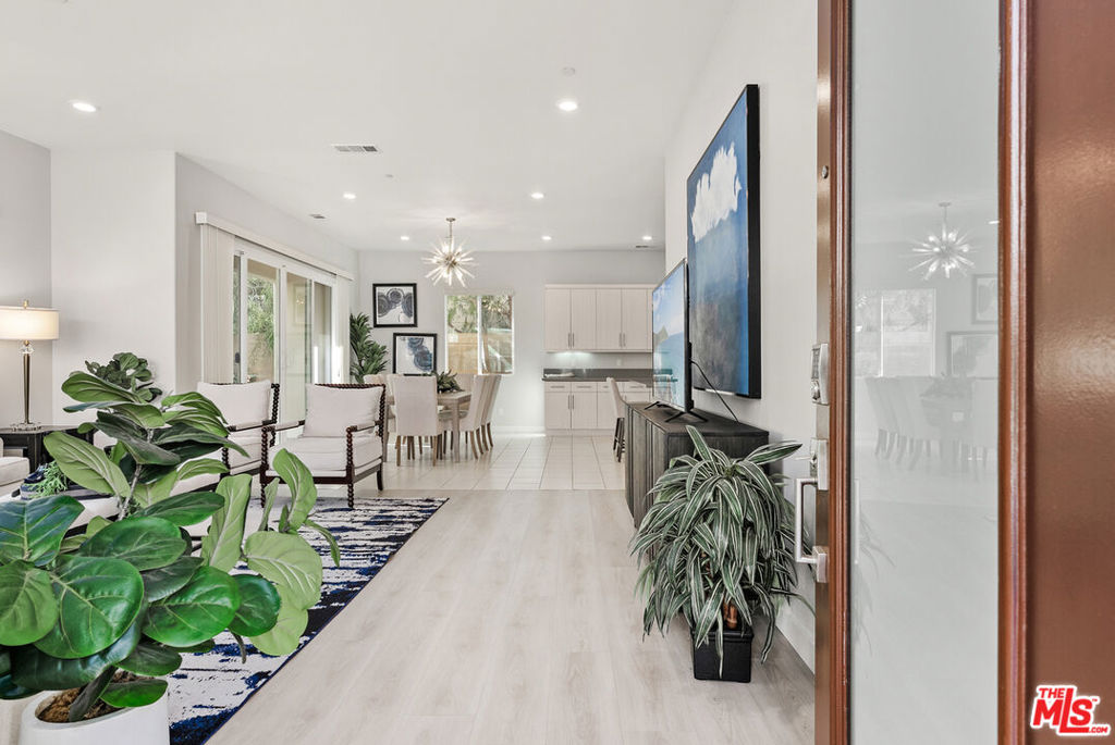 808 Beacon