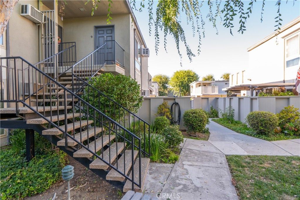 Photo of 6041 Fountain Park Street #9, Woodland Hills, CA 91367 (MLS # SR25194760)