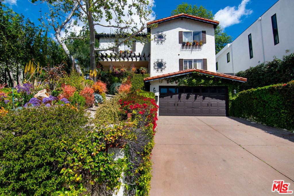 Photo of 5176 Don Pio Drive, Woodland Hills, CA 91364 (MLS # 26718169)