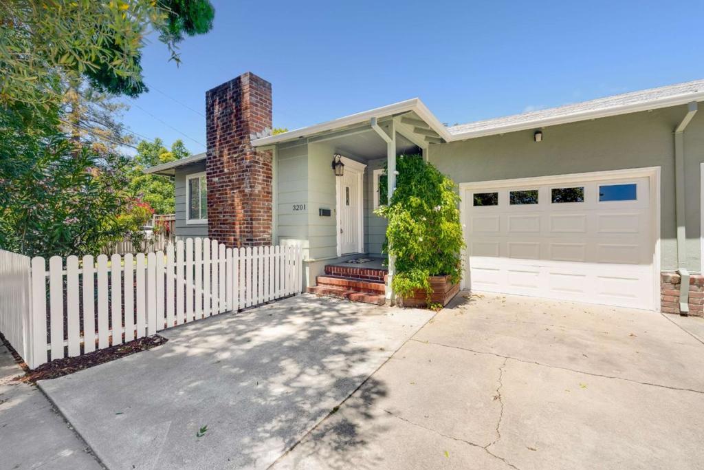 32013203 Hoover Street, Redwood City CA 94063