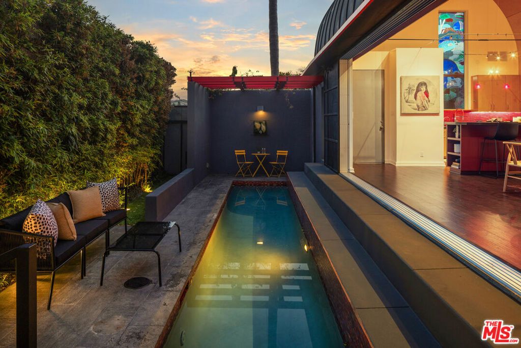 Photo of 2008 Glencoe Avenue, Venice, CA 90291 (MLS # 25594435)