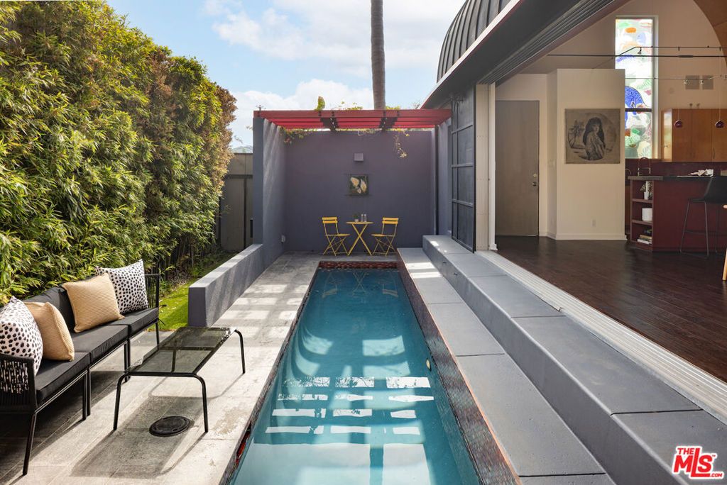 Photo of 2008 Glencoe Avenue, Venice, CA 90291 (MLS # 25594435)