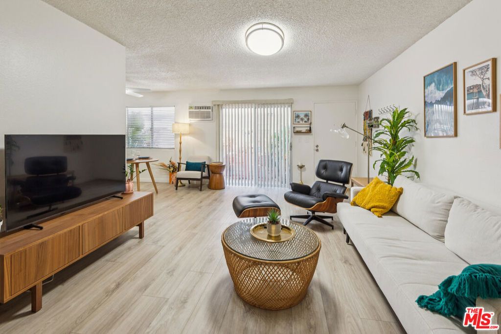 Photo of 3756 Bagley Avenue #102, Los Angeles, CA 90034 (MLS # 26632755)