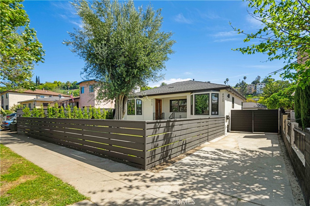 4926 Templeton Street