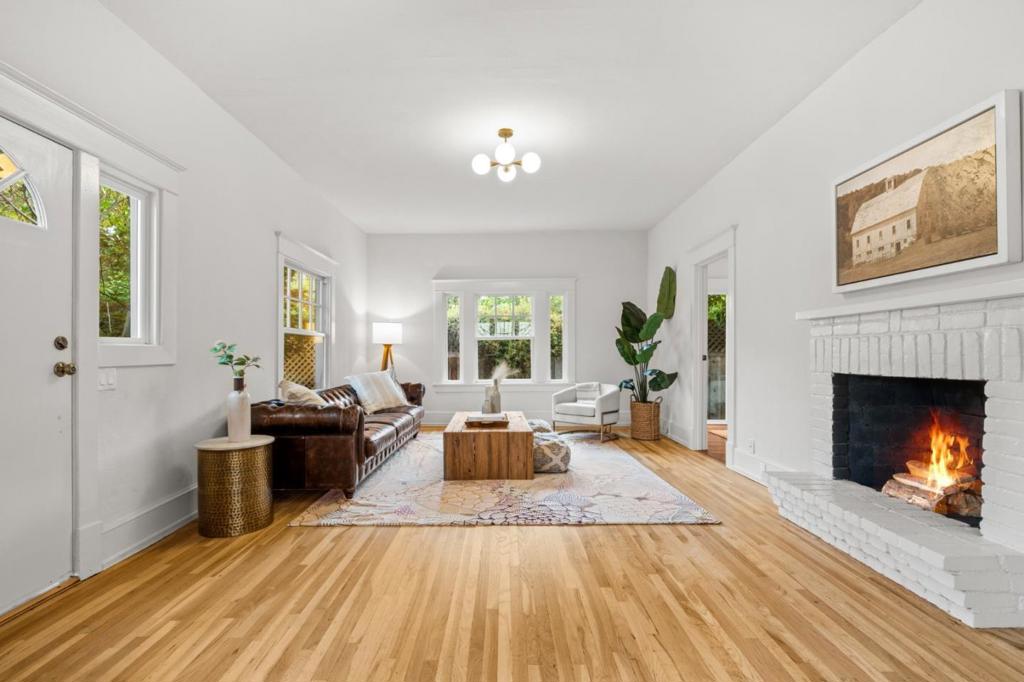 376 Pettis Avenue