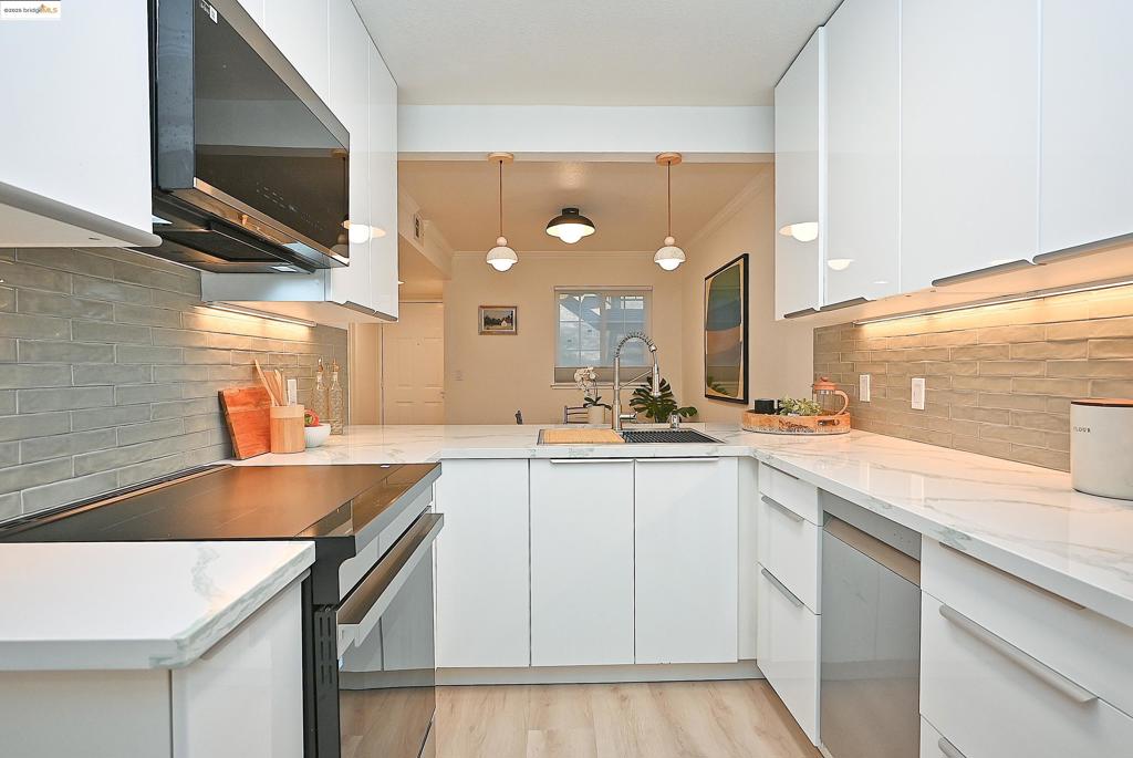 SHADOW WOODS - Residential