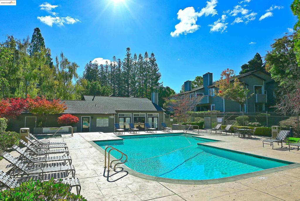 SHADOW WOODS - Residential