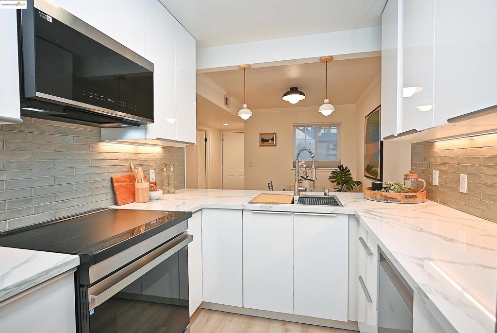 SHADOW WOODS - Residential