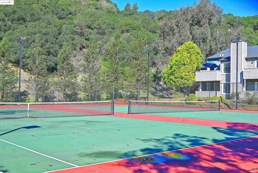 SHADOW WOODS - Residential