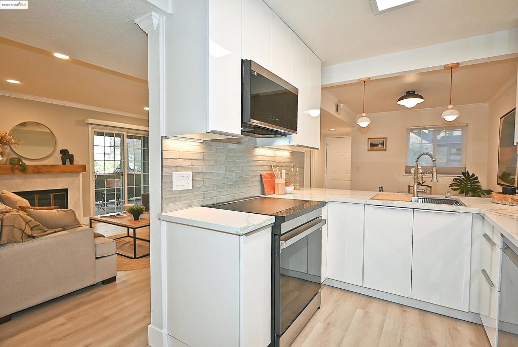 SHADOW WOODS - Residential