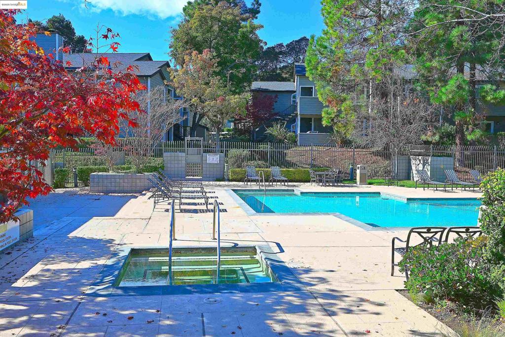 SHADOW WOODS - Residential