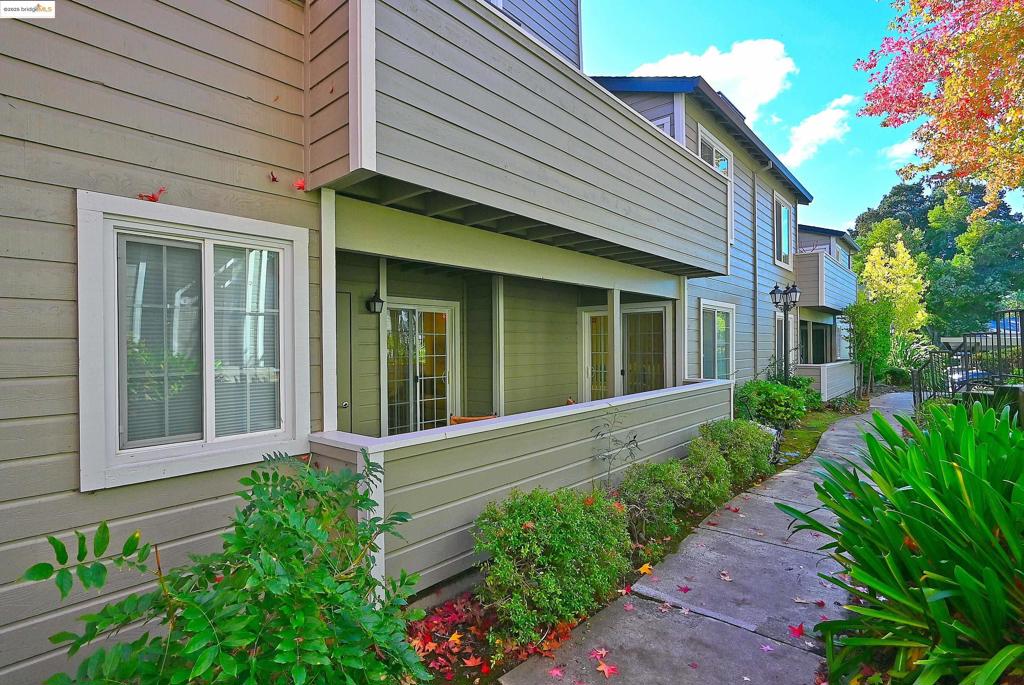 SHADOW WOODS - Residential