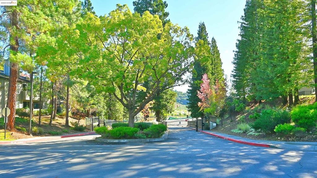 SHADOW WOODS - Residential